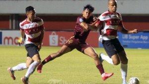 Madura-United-vs-PSM-Makassar-tanpa-penonton.jpg