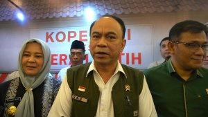 Menteri-Koperasi-dan-UKM-Budi-Arie-Setiadi-saat-ditemui-di-Hotel-Four-Point-By-Sheraton.jpg