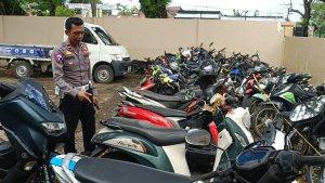 Motor-yang-dikendarai-korban-kini-telah-dievakuasi-ke-Mapolres-Maros-6.jpg