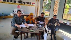 Muh-Yasir-Arafat-Sri-Wahyuningsih-Abdi-Goncing-Hamballie.jpg