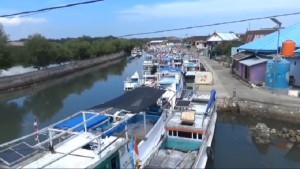 Nelayan-Maros-80-kapal-nelayan-bersandar-di-dermaga-Desa-Tupabiring.jpg