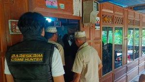PENEMUAN-MAYAT-Suasana-kediaman-Sani-70-mayat-ditemukan0.jpg