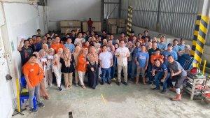PERAYAAN-HUT-Direksi-dan-manajemen-Kalla-Beton-melakukan-foto-bersama.jpg