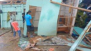 PUTING-BELIUNG-Salah-satu-rumah-di-Desa-Dadeko-dan-Kelurahan-Bonepute.jpg