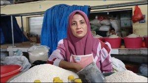 Pedagang-beras-di-Maros-Siti-Aminah-mengatakan-kenaikan-terjadi.jpg