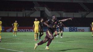 makassar/Pemain-PSM-Makassar-Donald-Bissa-1032023333.jpg