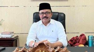 Pemimpin-Perum-Bulog-Kanwil-Sulselbar-Bakhtiar-AS45.jpg