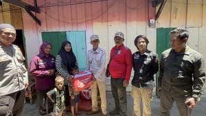 Penyerahan-bantuan-oleh-Dinsos-Palopo.jpg