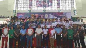 Penyerahan-hadiah-kepada-juara-Open-Tournament-Kejuaraan-Nasional.jpg