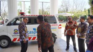 Penyerahan-satu-unit-ambulance-PT-TASPEN-kepada-Bupati-Jeneponto.jpg