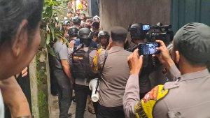 Polisi-diturunkan-demi-mengamankan-seorang-pemuda-bernama-Ikbal.jpg