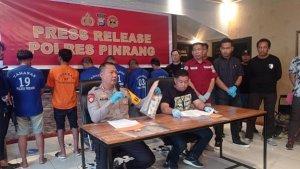 Polres-Pinrang-menggelar-press-rilis-terkait-kasus-penikaman-di-kamar-kos.jpg