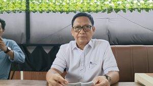 Prof-Ichsan-Ali-menggelar-jumpa-pers-di-salah-satu-kafe-di-Makassar-43534.jpg