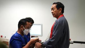 Prof-Jamaluddin-Jompa-mengikuti-pemeriksaan-kesehatan-di-Rumah-Sakit.jpg