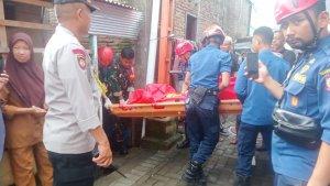 Proses-evakuasi-mayat-dalam-sumur-Jl-Tupai.jpg