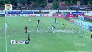 Proses-gol-Kenzo-Nambu-ke-gawang-Arema-FC.jpg