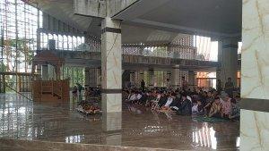 Prosesi-pelepasan-almarhum-Prof-Andi-Rasdiyanah-di-Kampus-UIN-Alauddin-Makassar.jpg