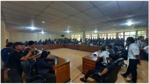 Puluhan-Kontraktor-datangi-Kantor-DPRD-Bone-Rabu-312024.jpg