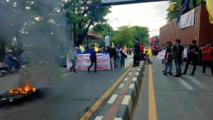 Puluhan-mahasiswa-dari-Pergerakan-Mahasiswa-Islam-Indonesia-PMII.jpg