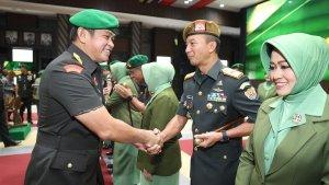 Putranto-Gatot-Sri-Handoyo-bersalaman-KSAD-Jenderal-Maruli-Simanjuntak-324434.jpg