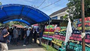 Ratusan-pelayat-memadati-rumah-Mantan-Pelatih-PSM-Makassar-Syamsuddin-Batola.jpg