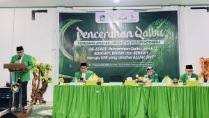 Rektor-UMI-Prof-Hambali-Thalib-saat-menyampaikan.jpg