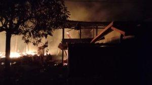 Rumah-milik-Sakka-50-hangus-terbakar-di-Desa-BarangmamaseWajo.jpg
