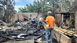 Rumah-panggung-habis-dilalap-api-di-Dusun-Lalle-Desa-Padakkalawa.jpg