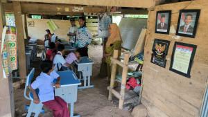 SEKOLAH-KOLONG-SD-Inpres-238-Bonto-Parang-di-Dusun-Bara-tOMPOBULU.jpg