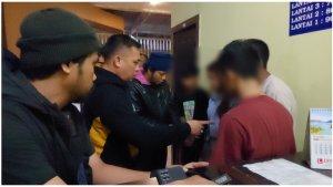 Saat-Kapolsek-Rappocini-AKP-Muhammad-Yusuf-jaket-hitam-kuning.jpg