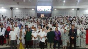 Sejumlah-dokter-dan-tenaga-kesehatan-berkumpul-di-Kampus-Unhas-Selasa-1842023-sore.jpg