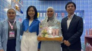 Senka-Indonesia-memperkenalkan-Dara-Arafah.jpg