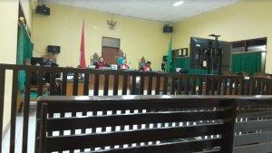 Sidang-keenam-kasus-dugaan-penipuan-dan-penggelapan-rokok-ilegal-wajo-22.jpg
