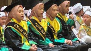Siswi-SDIT-Maarif-wisuda.jpg
