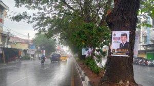Spanduk-calon-legislatif-terpantau-terpaku-di-setiap-pohon-0000000.jpg