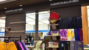 Stand-daerah-di-Sulawesi-Selatan-di-ajang-INACRAFT-2023-di-Jakarta-Convention-Center-JCC1212.jpg