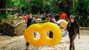 Suasana-Bugis-waterpark-Adventure-BWP-Makassar-Jumat-2012023.jpg