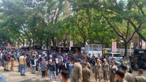 Suasana-anggota-Bawaslu-Makassar-dan-Satpol-PP-Kota-Makassar-000xq.jpg