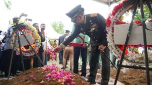 Suasana-proses-pemakaman-Lettu-Inf-Anumerta-Fauzy-Ahmad.jpg