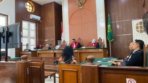 Suasana-sidang-di-Pengadilan-Negeri-Makassar-dengan-terdakwa-Anna-Maria-Kondoy.jpg