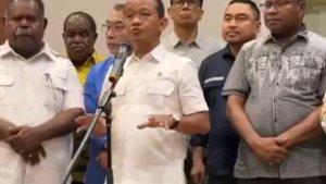TAMBANG-RAJA-AMPAT-Menteri-ESDM-RI-Bahlil-Lahadalia-tengah.jpg