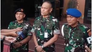 TNI-Dansatsiber-TNI-memberikan-pernyataan-kepada.jpg