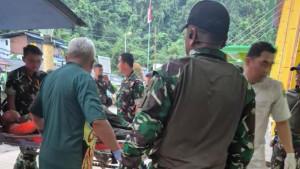 TNI-GUGUR-DI-PAPUA-Pratu-Haris-Umaternate-dievakuasi.jpg