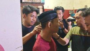 Tampang-Alimuddin-saat-ditangkap-Tim-Resmob-Polda-Sulsel-kk.jpg