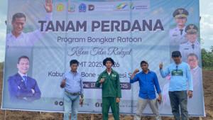 Tanam-Perdana-Program-Bongkar-Ratoon-Kebun-Tebu-Rakyat.jpg