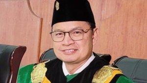 Taruna-Ikrar-yang-dicabut-gelar-profesornya.jpg