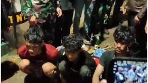Tiga-pria-diduga-pelaku-tawuran-kelompok-warga-Sapiria-versus-Borta.jpg