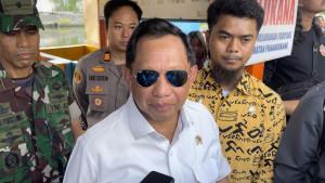 Tito-Karnavian-saat-ditemui-di-Kelurahan-Pa.jpg