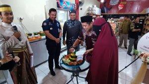Toko-Oleh-oleh-Rasa-menggelar-grand-opening-di-Jalan-Poros-Makassar-Maro.jpg