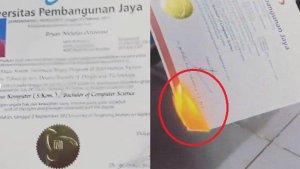 VIRAL-Video-Cewek-Bakar-Ijazah-S1-Cowoknya-Gegara-Helm-Gak-Dibalikin-Netizen-Riuh.jpg